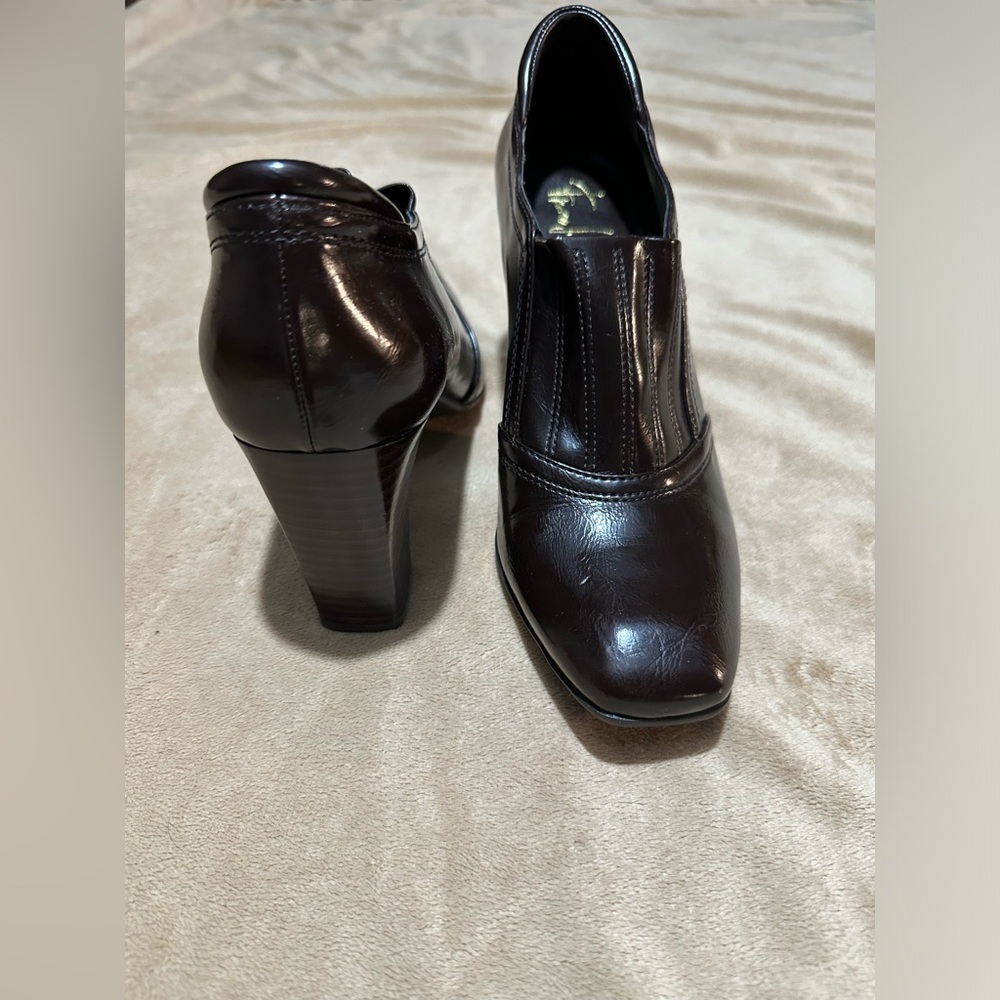 Franco Sarto heel size 8.5. Color: chestnut gently worn